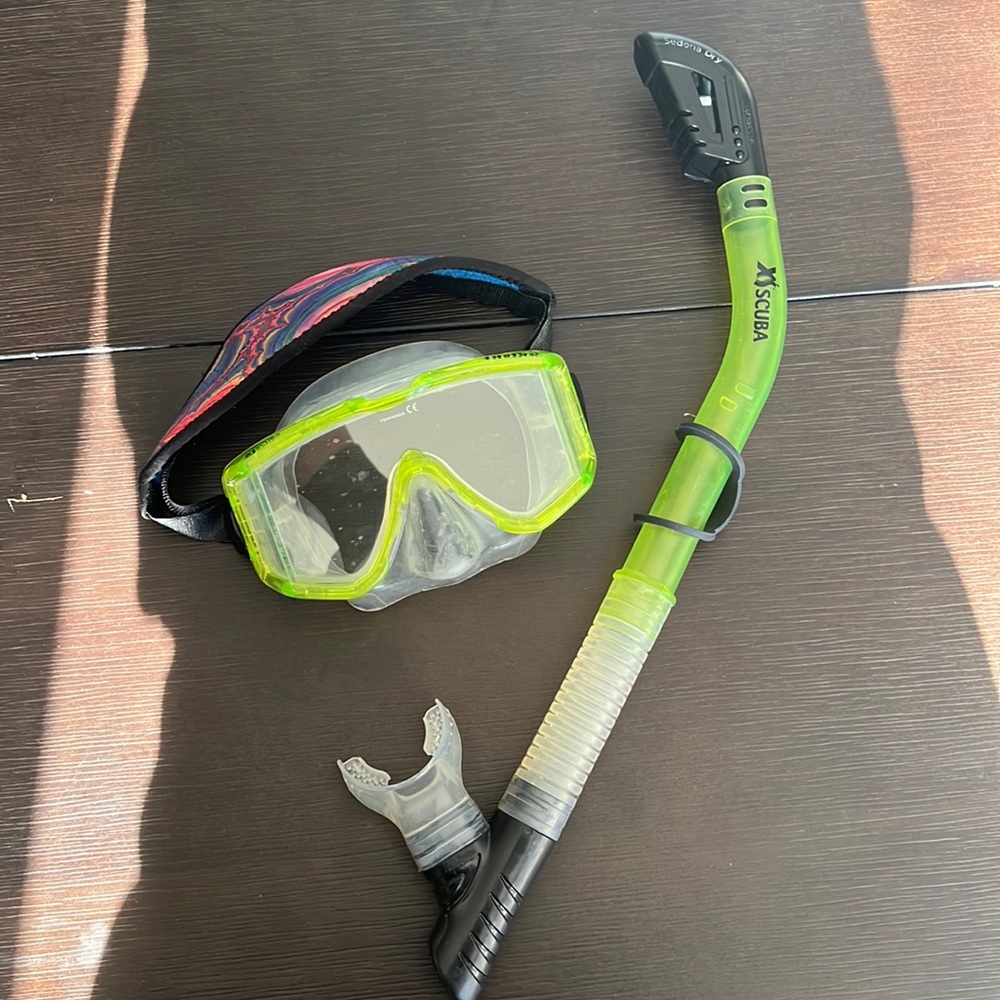 XS scuba snorkel and mask